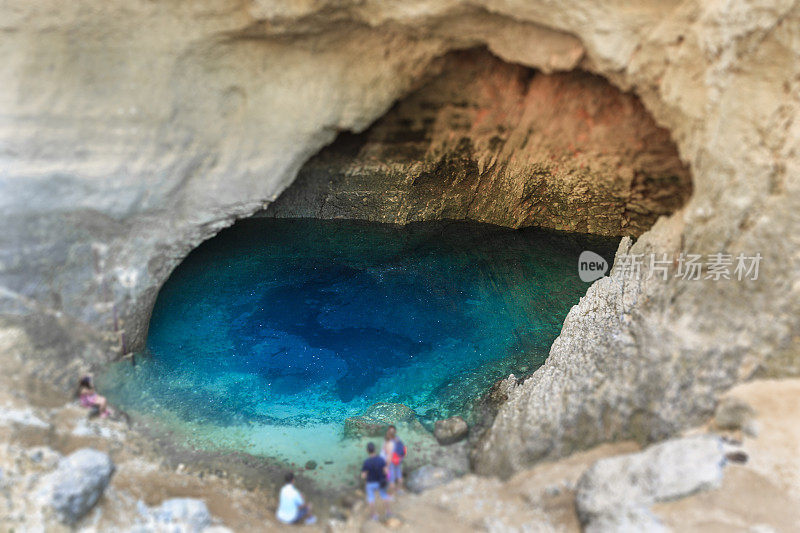 Sourge河，源头，Fontaine de voclouse - France